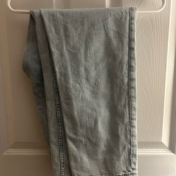 Abercrombie & Fitch Straight Leg High Rise Jean - Picture 2 of 3